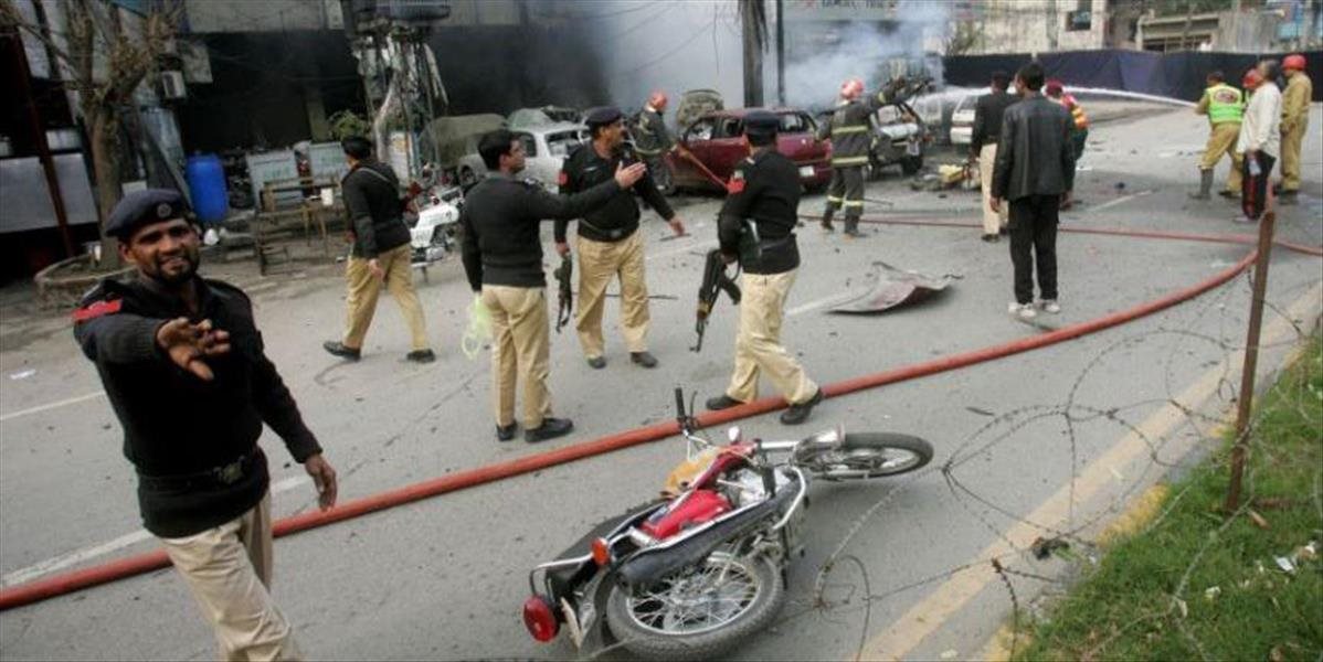Najmenej deväť policajtov zahynulo  pri samovražednom útoku v Pakistane