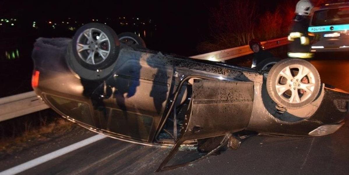 Vodička pod vplyvom alkoholu prevrátila automobil na strechu