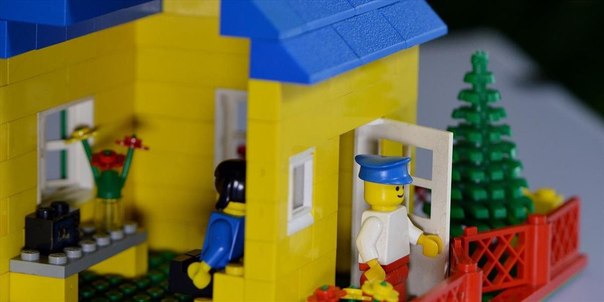 Tržby dánskeho hračkárskeho koncernu Lego vzrástli vlani takmer o pätinu