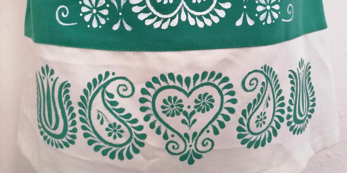 Módna prehliadka v Rožňave predstaví ručne maľované šaty s folklórnymi motívmi