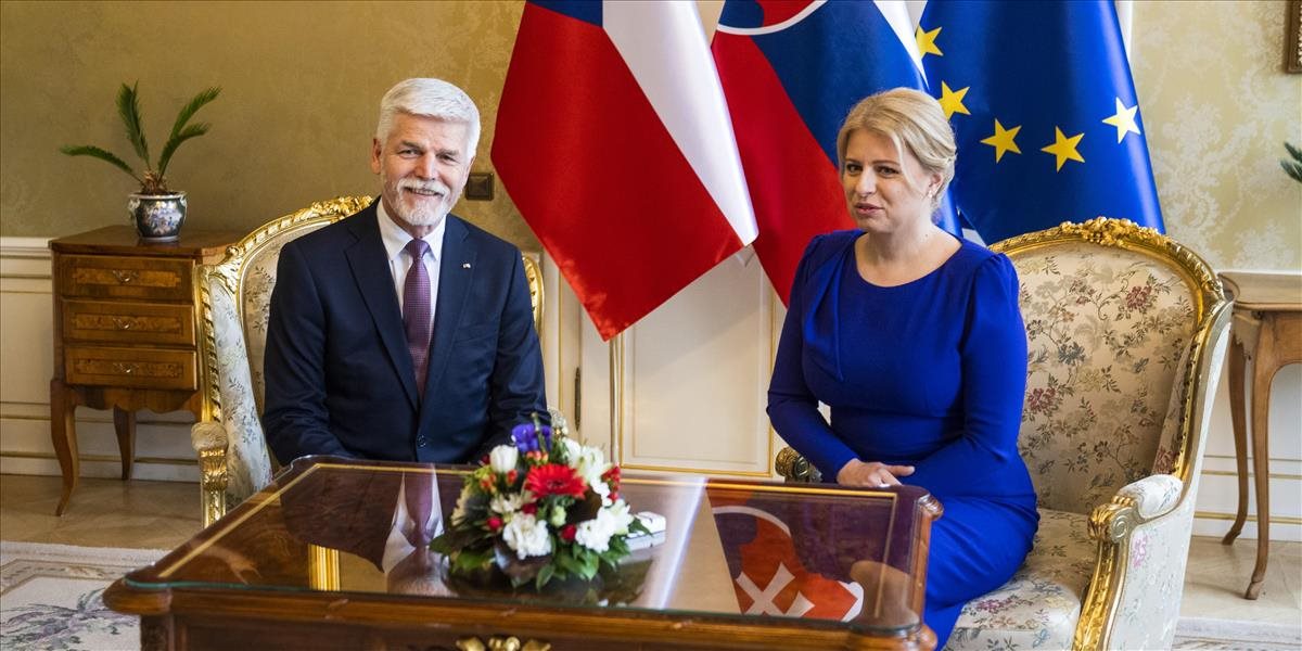 Prezidentka darovala českému prezidentovi karikatúru, od neho dostala šperky