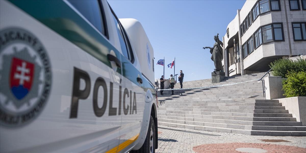 Polícia preveruje oznam o nahlásenej bombe na bratislavských súdoch