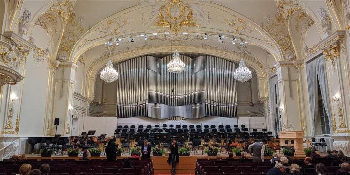 Redutu zaplnia školáci, ktorí prídu na ďalšiu Hudobnú akadémiu SF