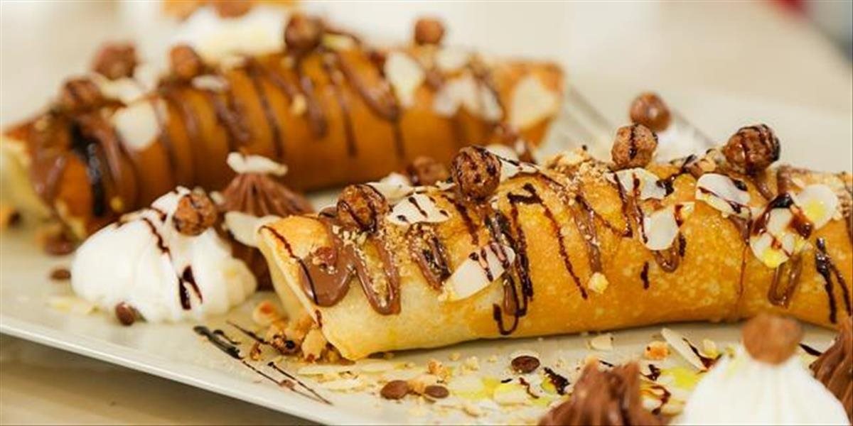 Navarte si s Netkami!  Zapečené palacinky plnené banánom, čokoládou a sušienkami