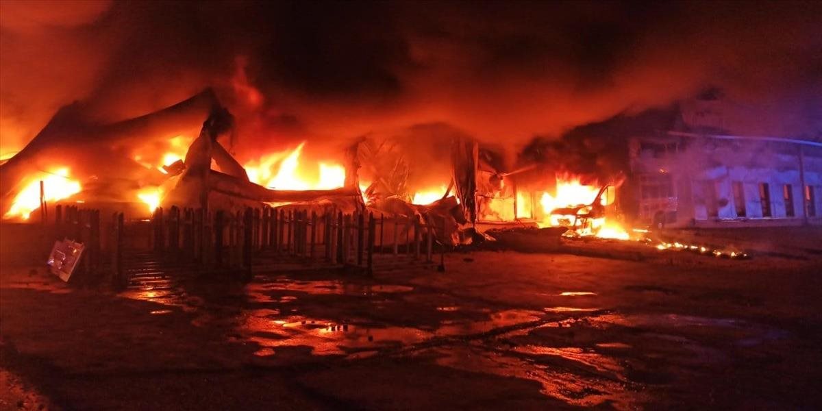 Nočný požiar skladovej haly v N. Zámkoch spôsobil škody za 1 milión eur