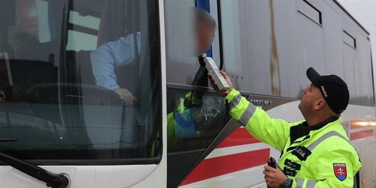 Zastavila vodiča autobusu, nafúkal dve promile alkoholu