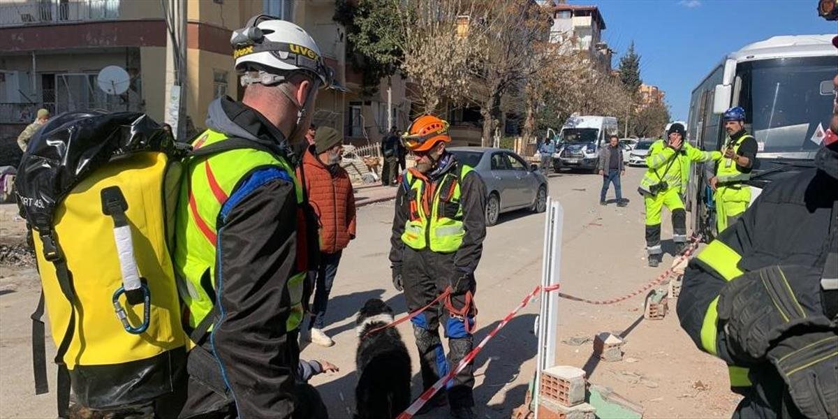 Európska komisia dá Turecku miliardu eur na obnovu po zemetrasení