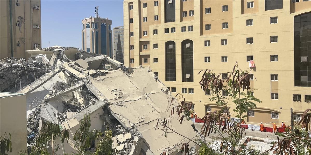 Pri páde budovy v Dauhe prišiel o život jeden človek