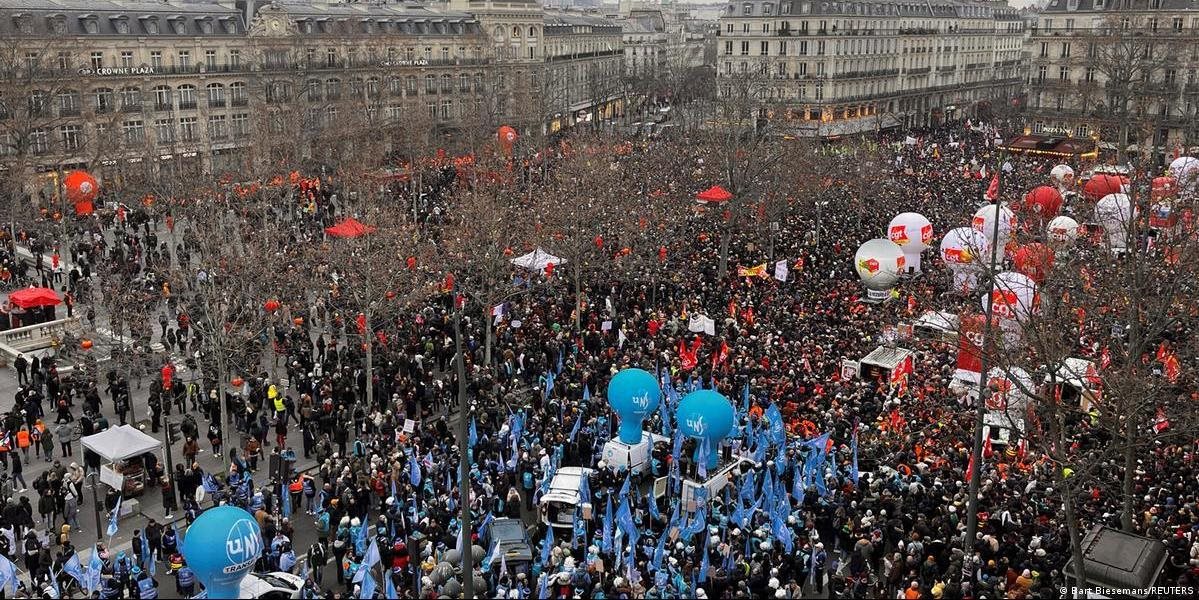 Francúzsko je zúrivé. Milióny Francúzov protestujú v uliciach.