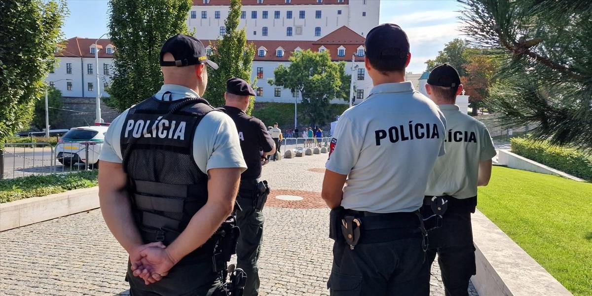 Muž mal masturbovať na Botanickej ulici v Bratislave, vzali ho do väzby