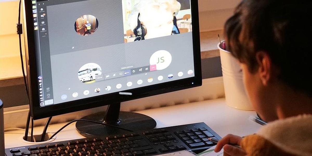 O príspevok na počítač a tablet požiadalo vyše 30.000 žiakov