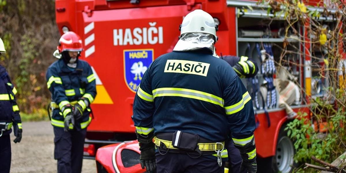 Hasiči zasahovali pri požiari piatich áut v obci Dolná Trnávka