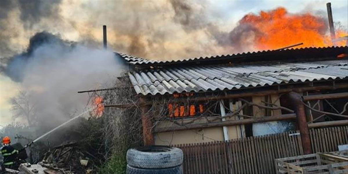 V obci Pataš horela drevená stavba, pri požiari vznikla škoda 50.000 eur