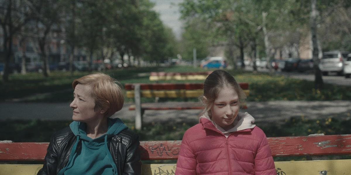 Prvý celovečerný hraný film Z. Piussi Zošalieť vstupuje do kín