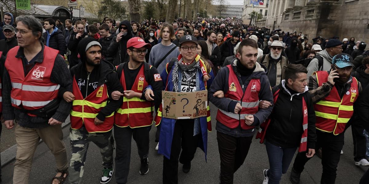 Francúzi opäť štrajkujú a protestujú proti dôchodkovej reforme