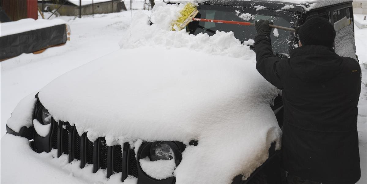 Sneženie aktivovalo zimnú údržbu v Košickom kraji, Pačanský kopec uzavreli