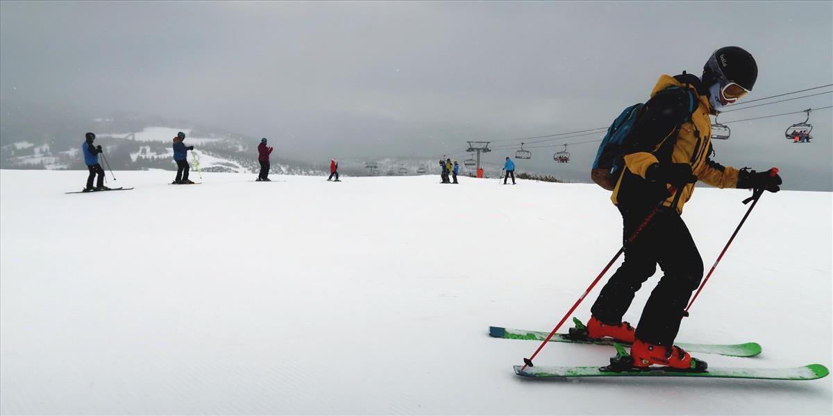 Desiatky ľudí vymenili veľkonočnú šibačku za jarnú lyžovačku
