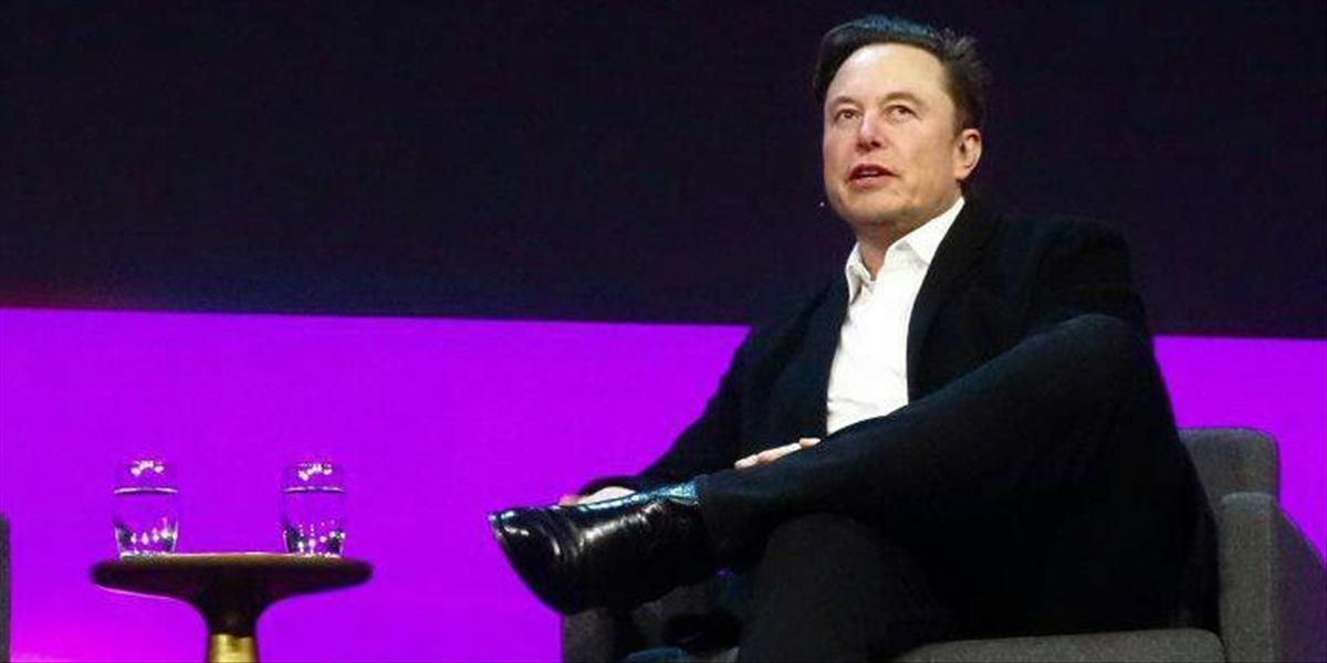 Musk vraj vyvíja umelú inteligenciu, i keď ostatných vyzval na zastavenie vývoja