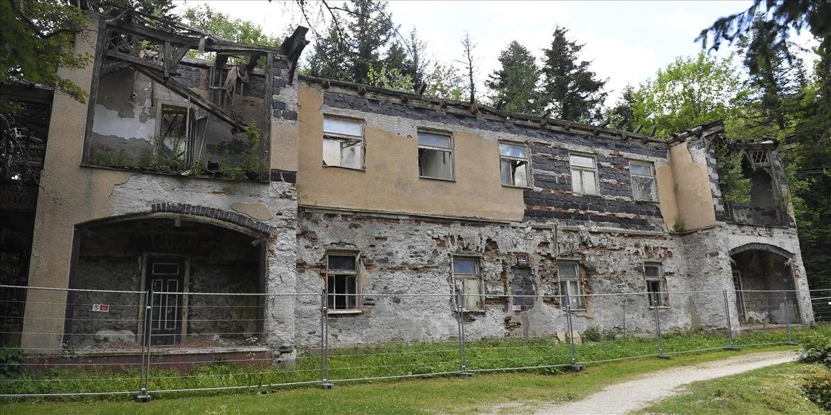 V areáli bývalých Turzovských kúpeľov zbúrali vilu Praha
