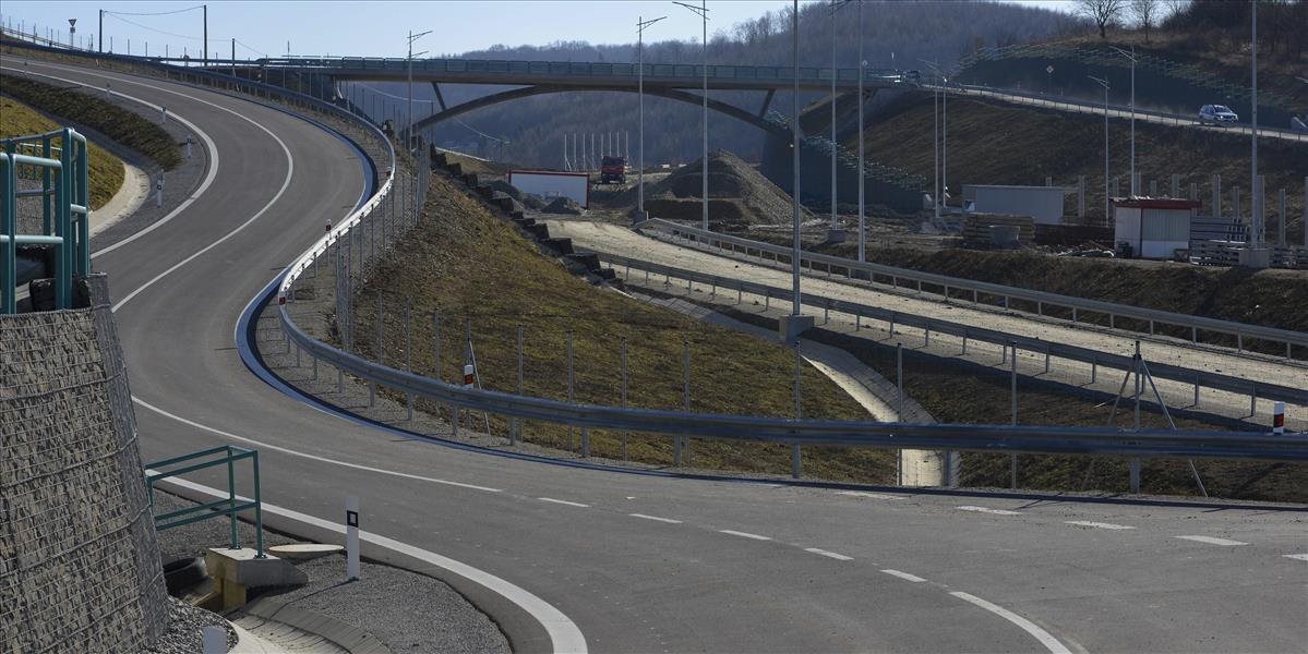 Diaľnica D1 Prešov - Košice je uzavretá z dôvodu úniku chemickej látky