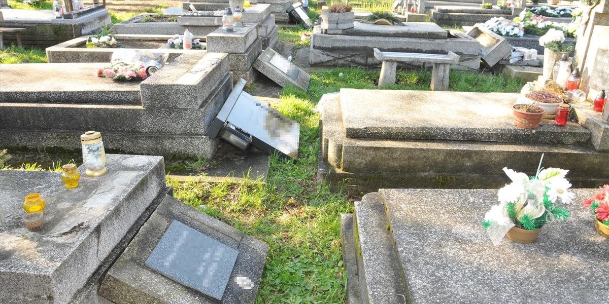 Dôchodca poškodil na košickom cintoríne 14 hrobov, stíhaný je väzobne