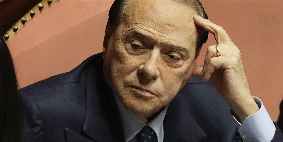 Zdravotný stav expremiéra Berlusconiho sa postupne zlepšuje