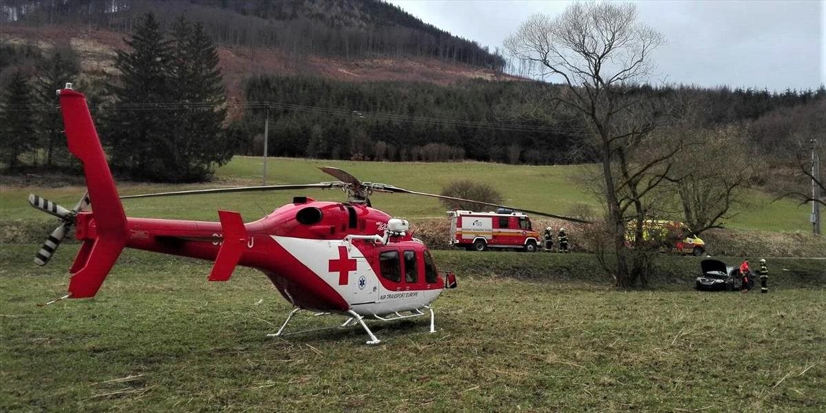 Zraneného vodiča po dopravnej nehode za Fačkovom odviezol do nemocnice vrtuľník