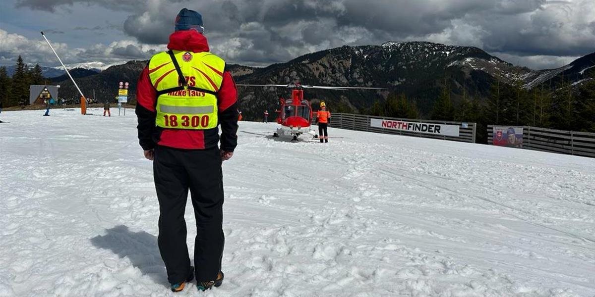 Zraneného osemročného lyžiara odviezol z Jasnej záchranársky vrtuľník