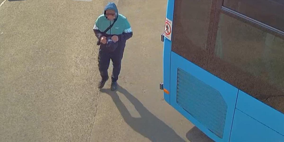 Muža, ktorý okradol 83-ročnú dôchodkyňu, obvinili zo zločinu lúpeže