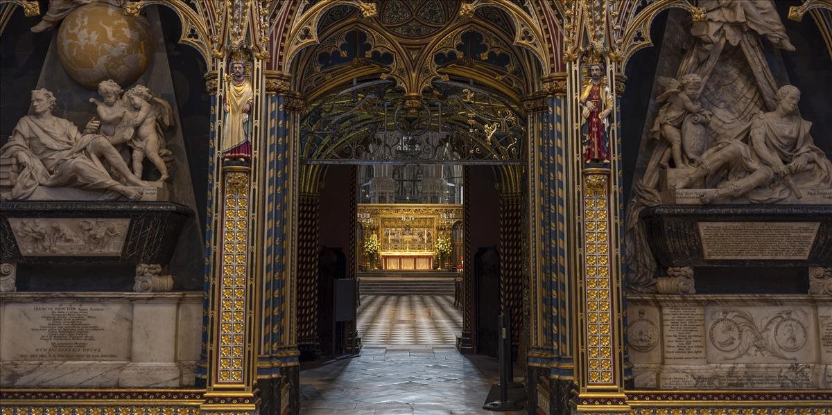 Na korunovácii Karola III. budú prítomné fragmenty z Kristovho kríža