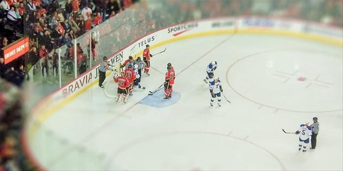 NHL: Carolina vedie nad Islanders už 2:0, v 5. min predĺženia rozhodol Fast