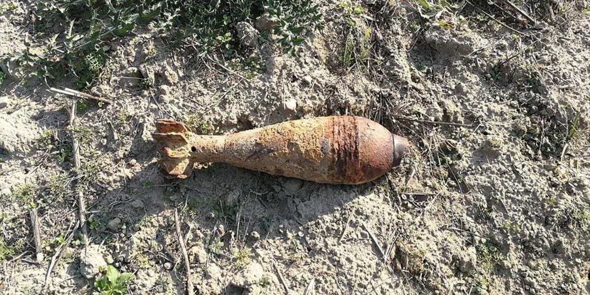 Muž z obce Habura našiel delostreleckú mínu