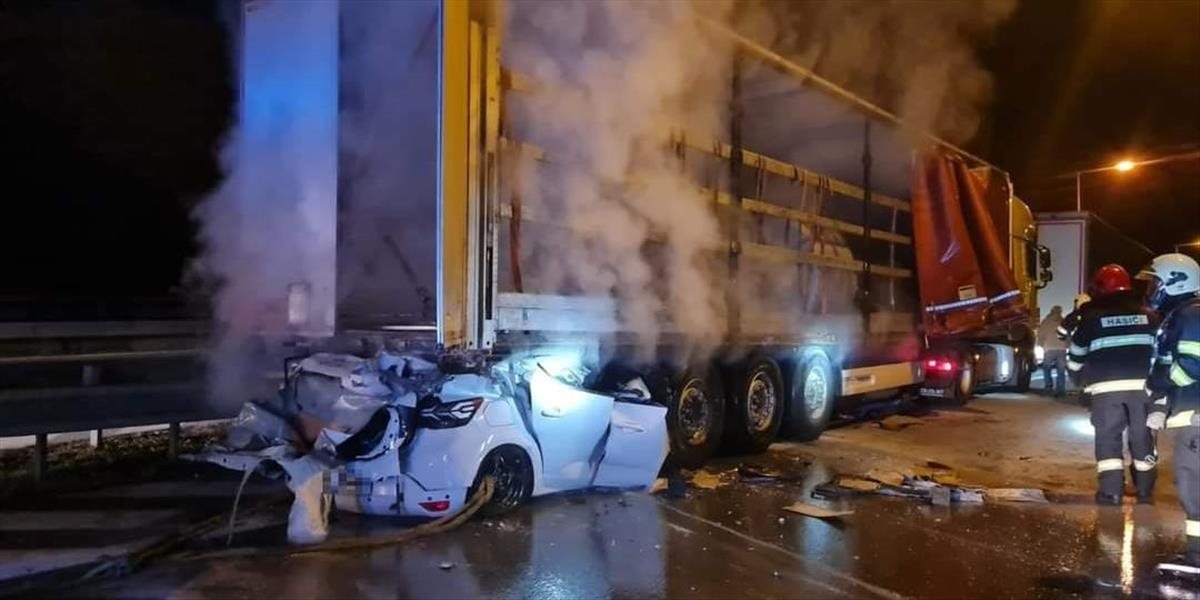 Nehoda pri odpočívadle Sverepec si vyžiadala život 30-ročného vodiča