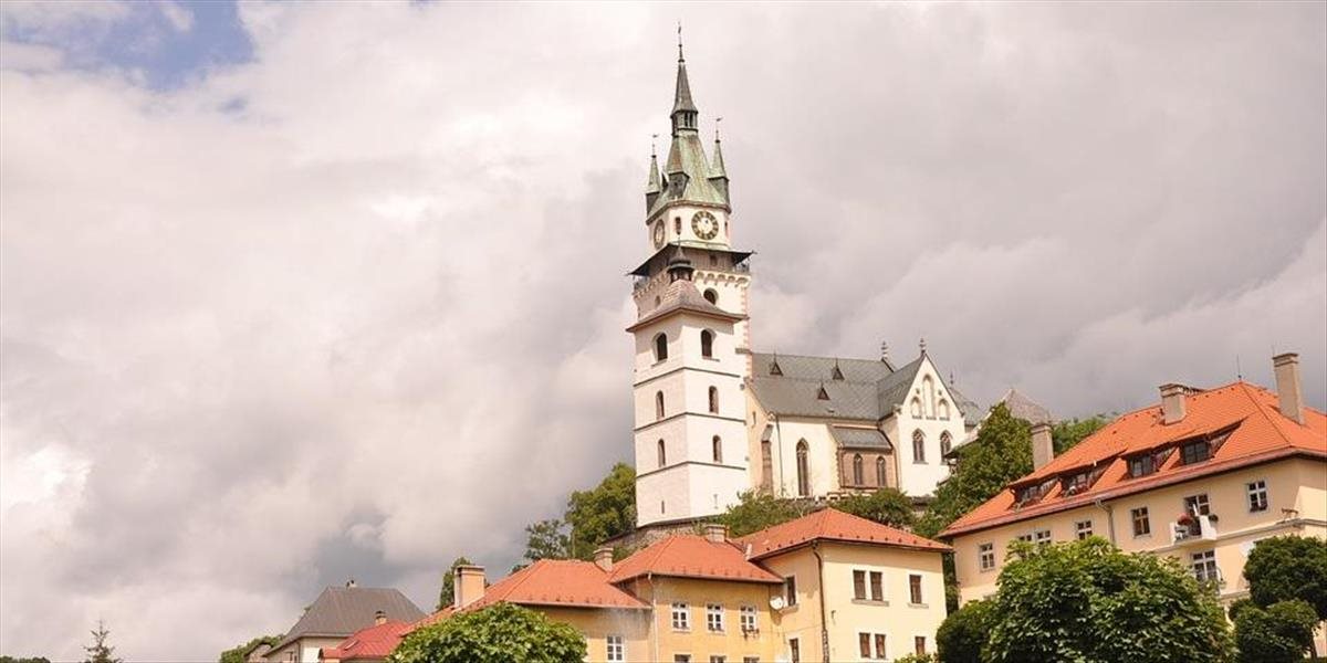 Mesto Kremnica zvyšuje od júna poplatky za parkovné, priplatia si aj návštevníci Kremnických vrchov