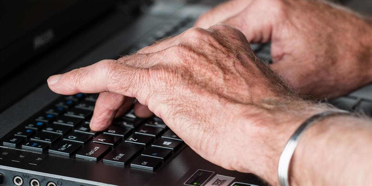 Seniori využívajú internet viac ako v minulosti, používa ho 70 % z nich