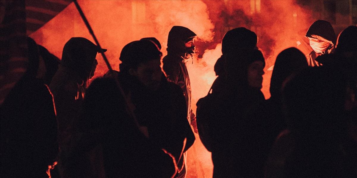 V Medellíne sa pobili futbaloví fanúšikovia, dvaja ľudia zomreli