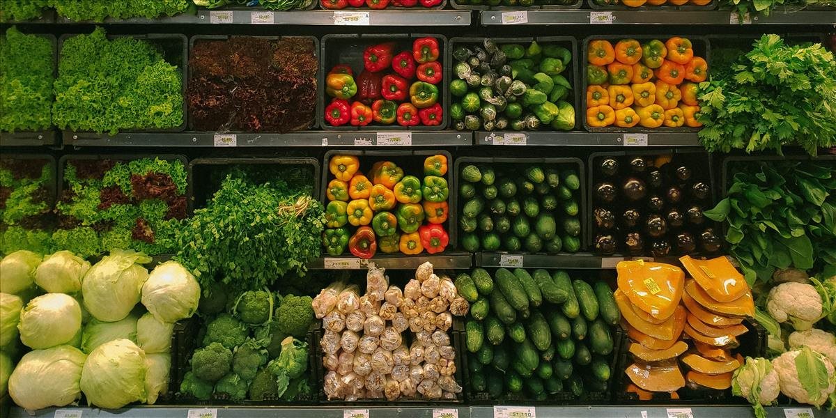 Ceny potravín v Británii vzrástli za rok o rekordných takmer 16 %