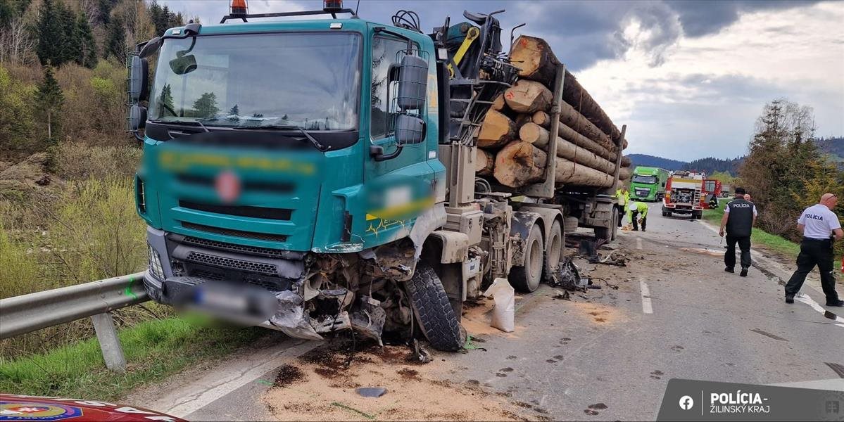 Tragédia na cestách, 24-ročný vodič neprežil zrážku s nákladným autom