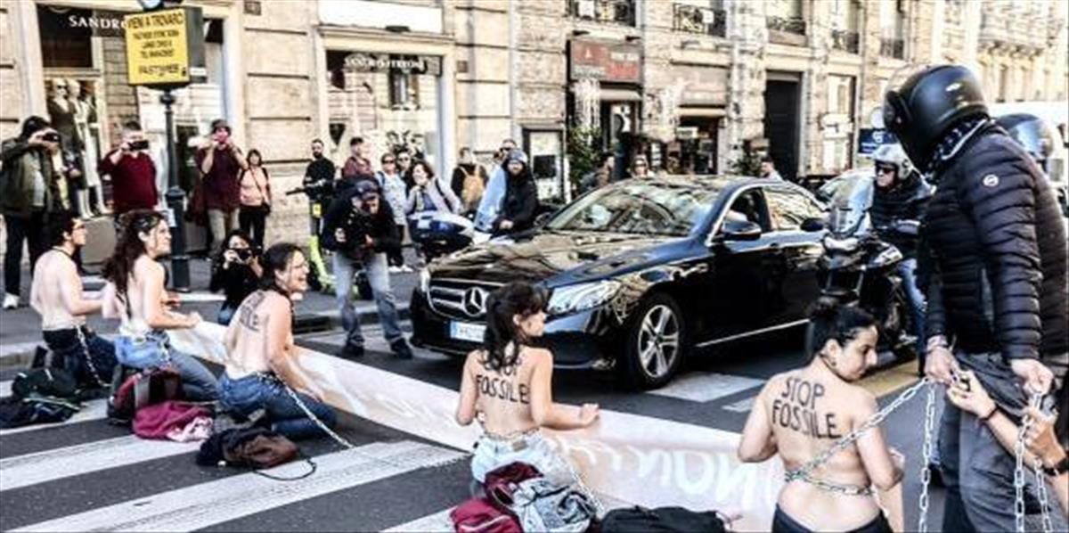 Polonahí klimatickí aktivisti v centre Ríma zablokovali dopravu