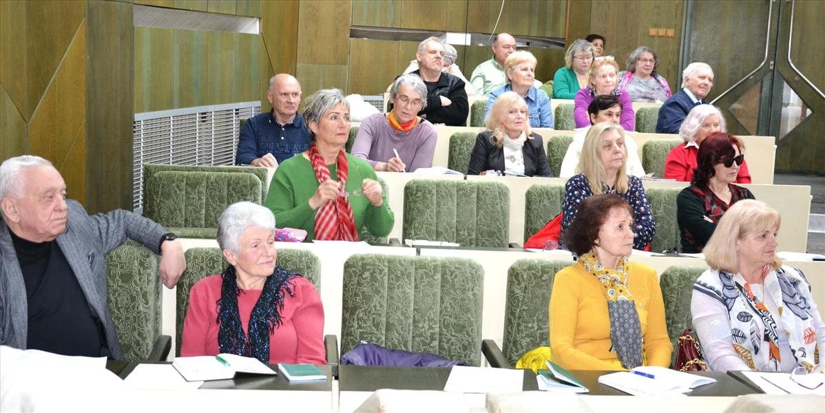 Seniori z Levíc  môžu absolvovať Univerzitu tretieho veku v Tekovskej knižnici