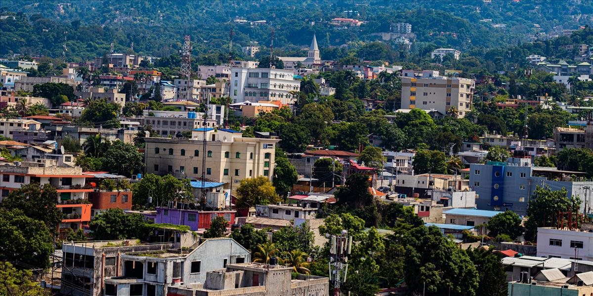 Násilnosti v hlavnom meste Haiti si v apríli vyžiadali viac ako 600 obetí