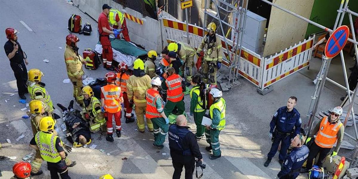 Vo Fínsku sa zrútil most pre chodcov, medzi zranenými sú najmä deti