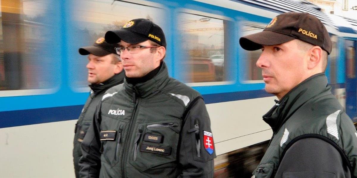 Policajti zadržali prevádzačov priamo vo vlaku smerom na Humenné