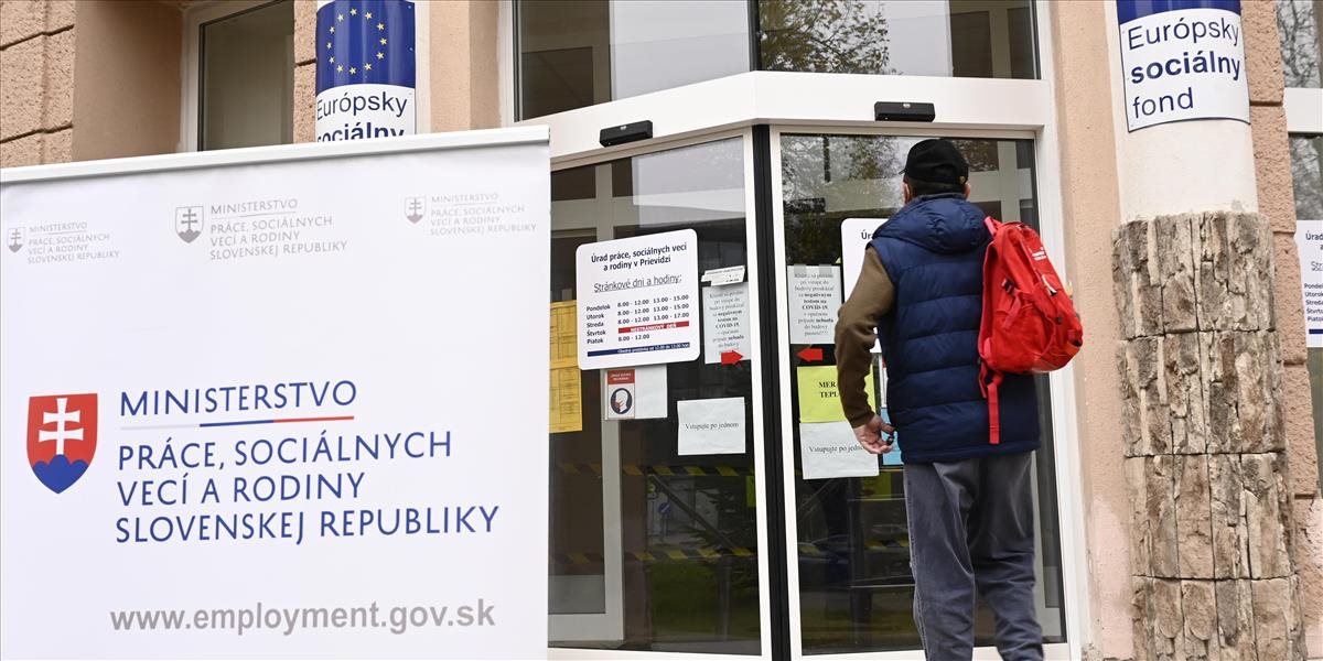 Maturanti musia podať žiadosť o zaradenie do evidencie do 10. septembra