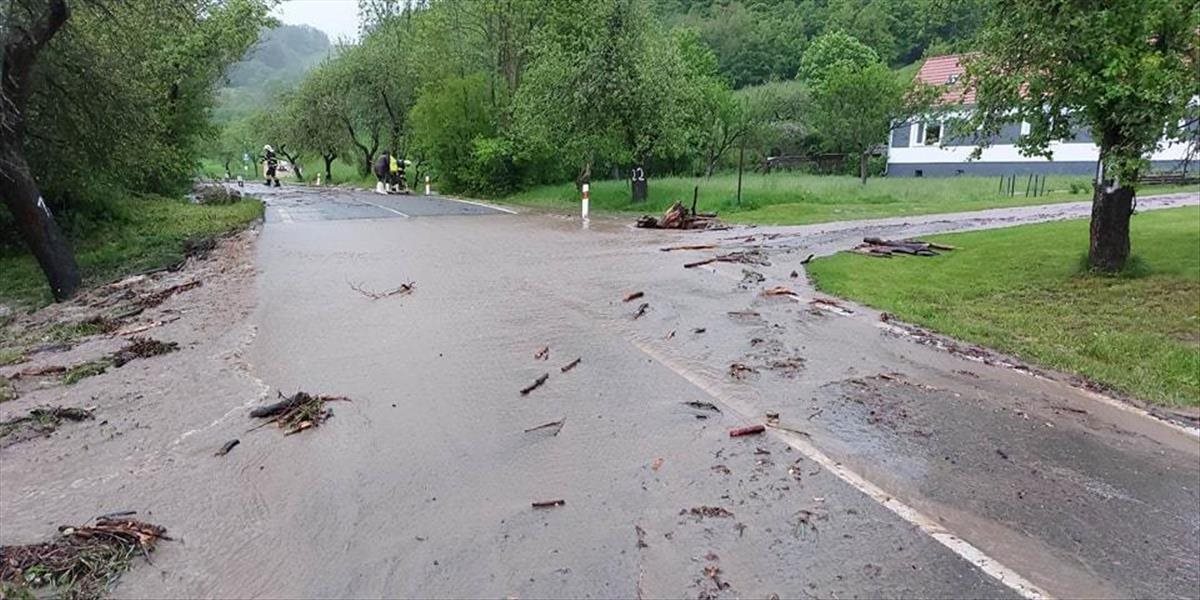 Slovensko sužujú výdatné dažde a záplavy, Slovenský hydrometeorologický ústav vydal výstrahy