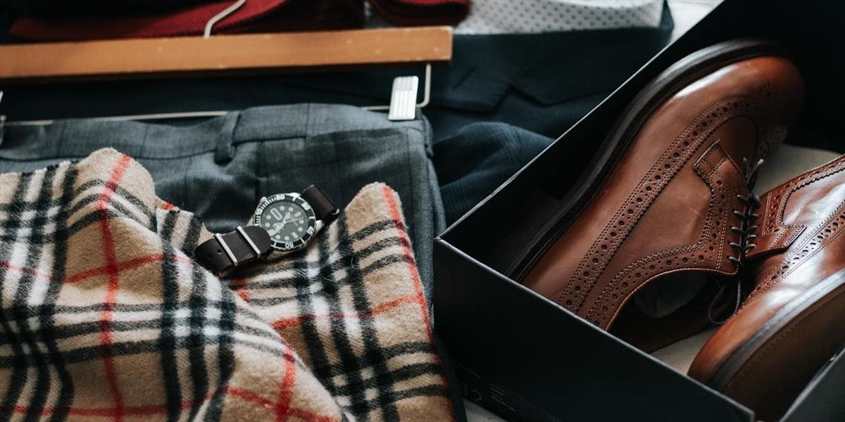 Zvýšený dopyt v Číne podporil vlani tržby aj zisk módnej značky Burberry