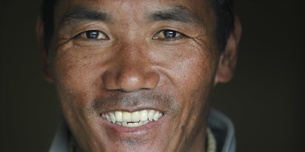 Neuveriteľný nepálsky šerpa prepisuje históriu, najvyššiu horu sveta zdolal už 28-krát