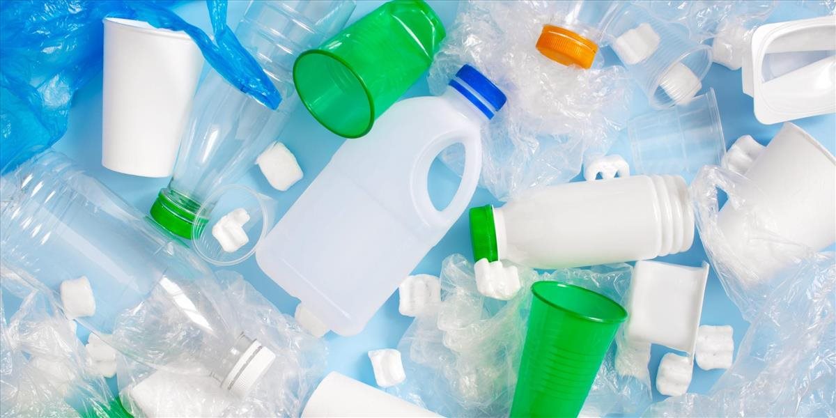 Recyklované plasty môžu byť škodlivejšie než obyčajné, tvrdí Greenpeace