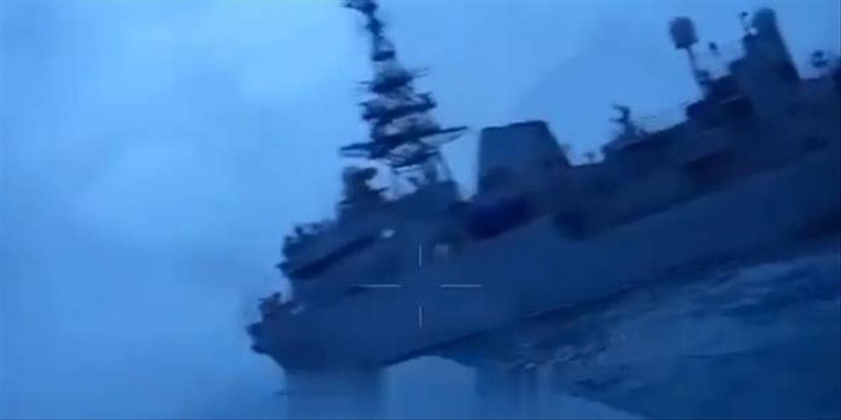 Ukrajina tvrdí, že ruská vojnová loď Ivan Churs je po útoku jej dronom poškodená