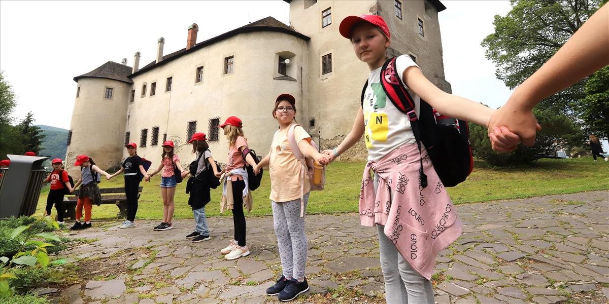 Do rekordnej živej reťaze sa zapojilo 2442 Zvolenčanov